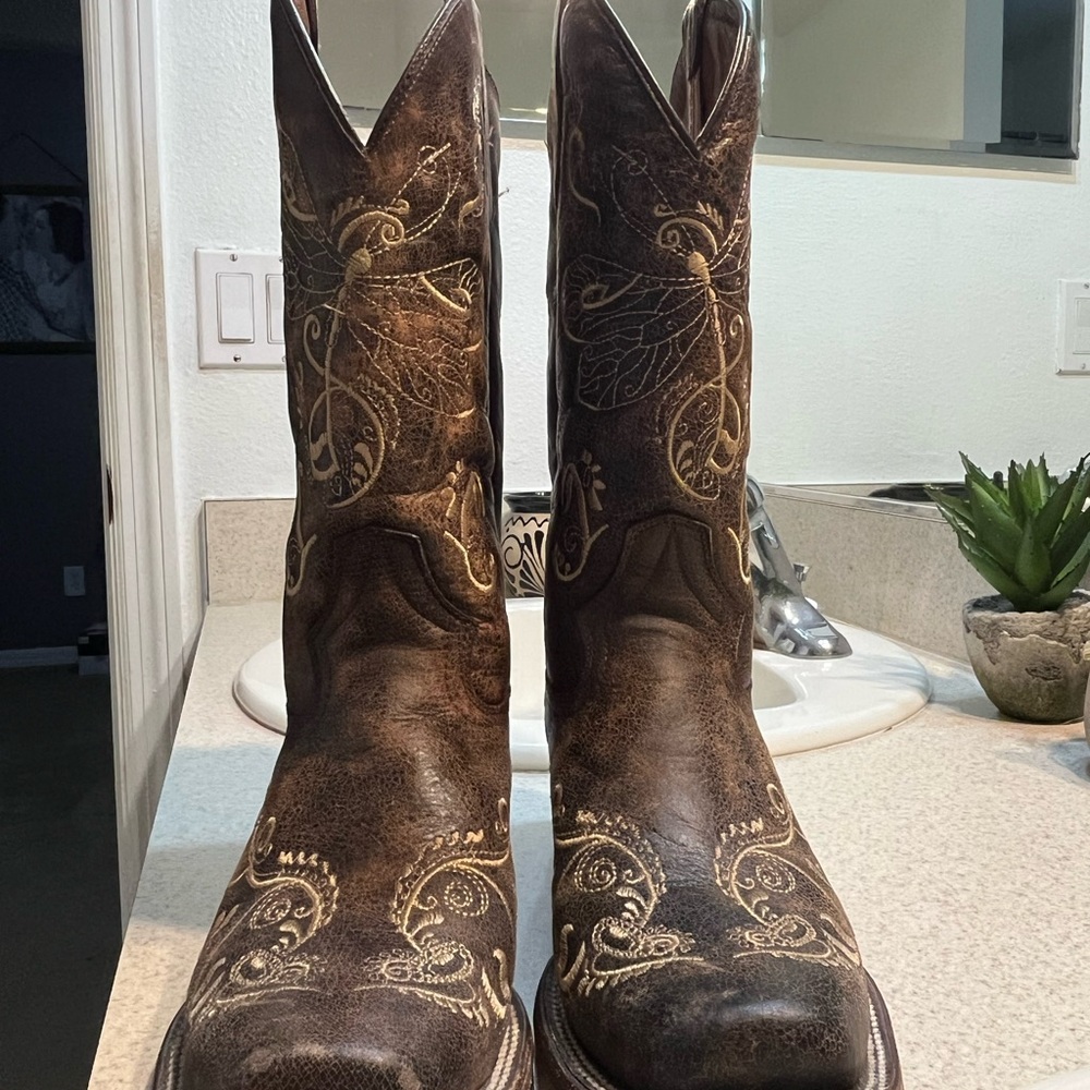 Circle G Brown Western Boots with Gold Embroidery